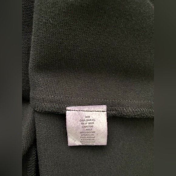 This is a stunning dress, worn only once and in pristine condition! - Picture 4 of 4